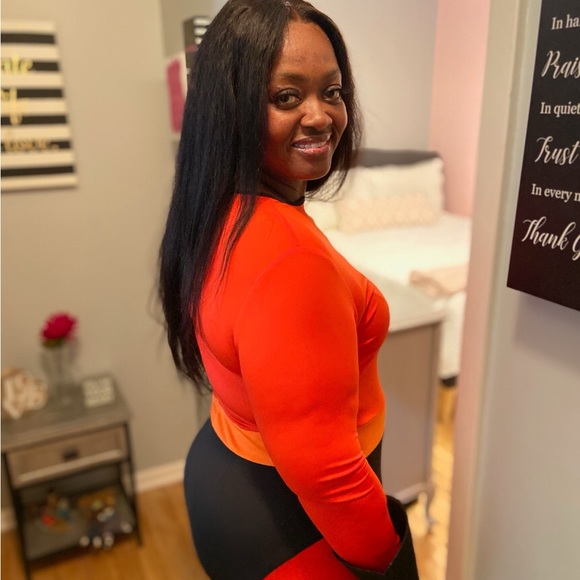 Meet your Posher, Ronda - Picture 2 of 2